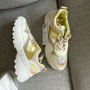 Nwt mango sneakers US 8